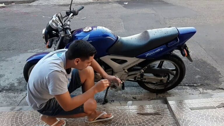 Guia Pr&aacute;tico para Limpar Motor de Moto Sujo de &Oacute;leo