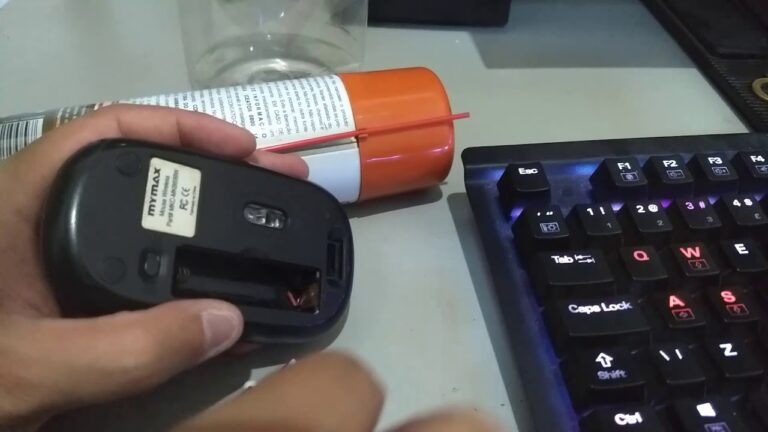 Como Limpar Verdete em Contatos de Pilhas