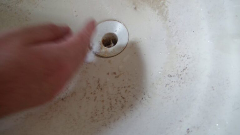 Dicas Eficazes Para Limpar uma Banheira Incrustada