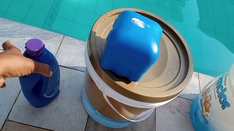 Receita Caseira para Limpar a &Aacute;gua da Piscina