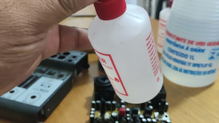 Limpeza Eficiente de PCBs com &Aacute;lcool Comum