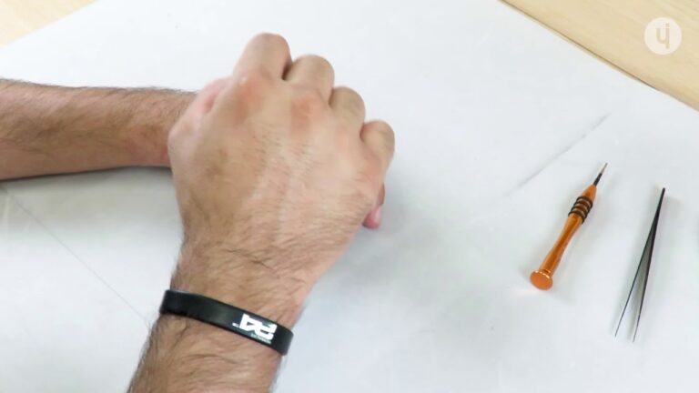 Dicas Pr&aacute;ticas para Limpar a Entrada do Carregador do iPhone