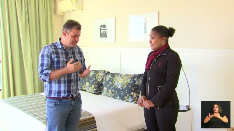 A Profiss&atilde;o da Camareira: O Papel Essencial da Mulher nos Hot&eacute;is