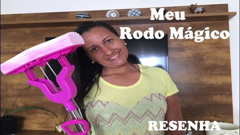 Limpeza Eficiente de Azulejos com Rodo e Espuma