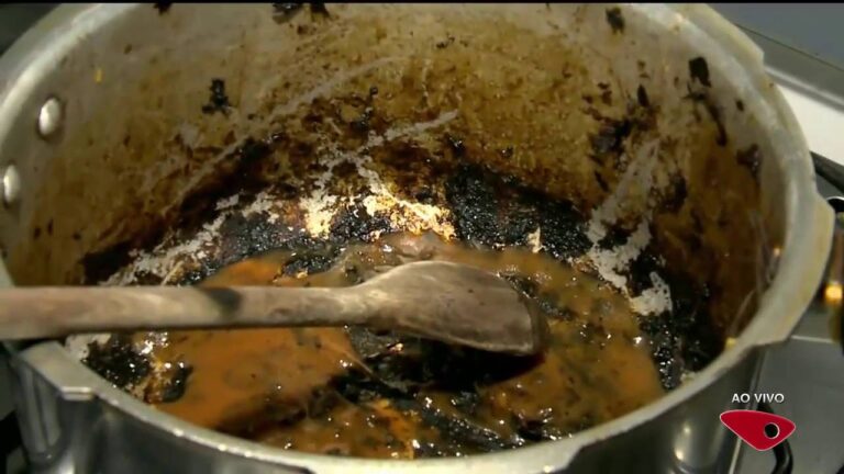Dicas Eficazes para Limpar Tach os com Comida Agarrada e Queimada