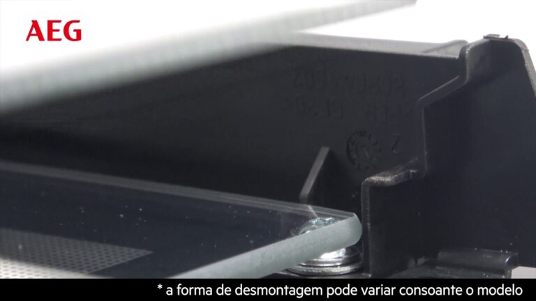 Como Desmontar a Porta de Vidro do Forno El&eacute;trico Zanussi para Limpeza