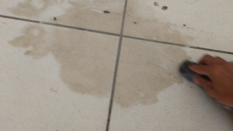 Como Remover Manchas de &Aacute;cido Muri&aacute;tico da Cer&acirc;mica