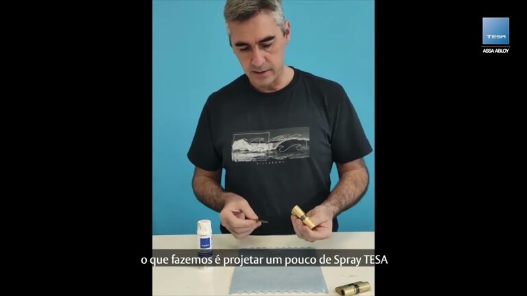 Guia Prático para Limpar Fechaduras de Porta