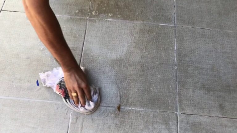 Métodos Eficazes para Limpar Mosaicos Cerâmicos Porosos