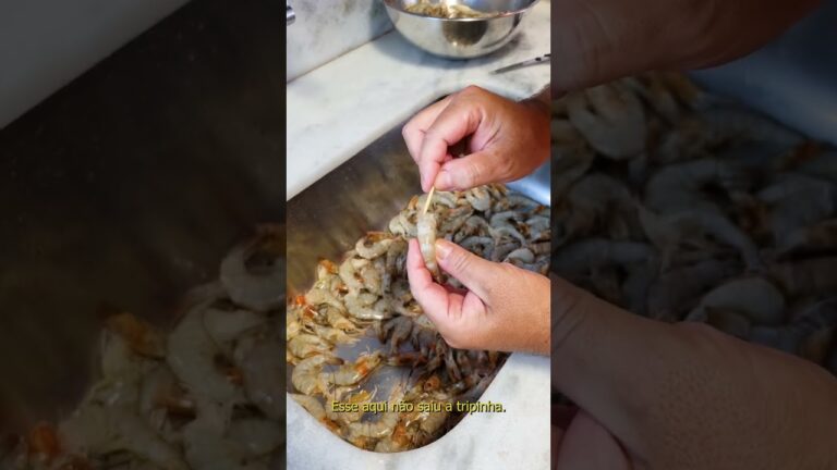 Como Limpar Camar&atilde;o Frito com Casca de Forma Eficiente